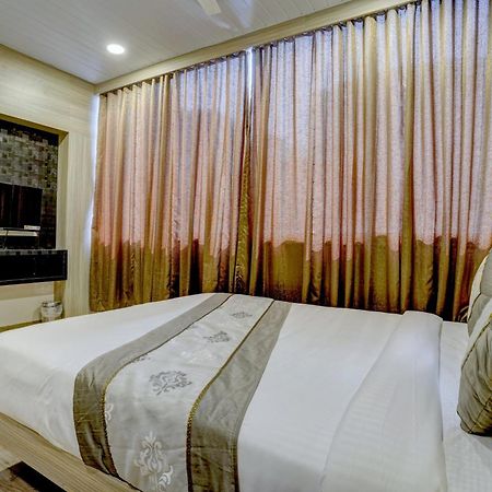 Hotel Arts International Мумбай Екстериор снимка