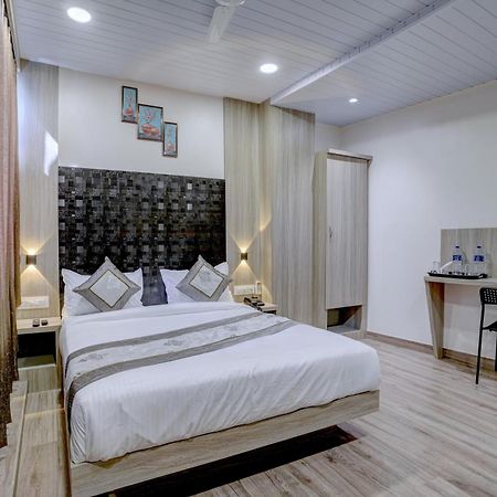 Hotel Arts International Мумбай Екстериор снимка