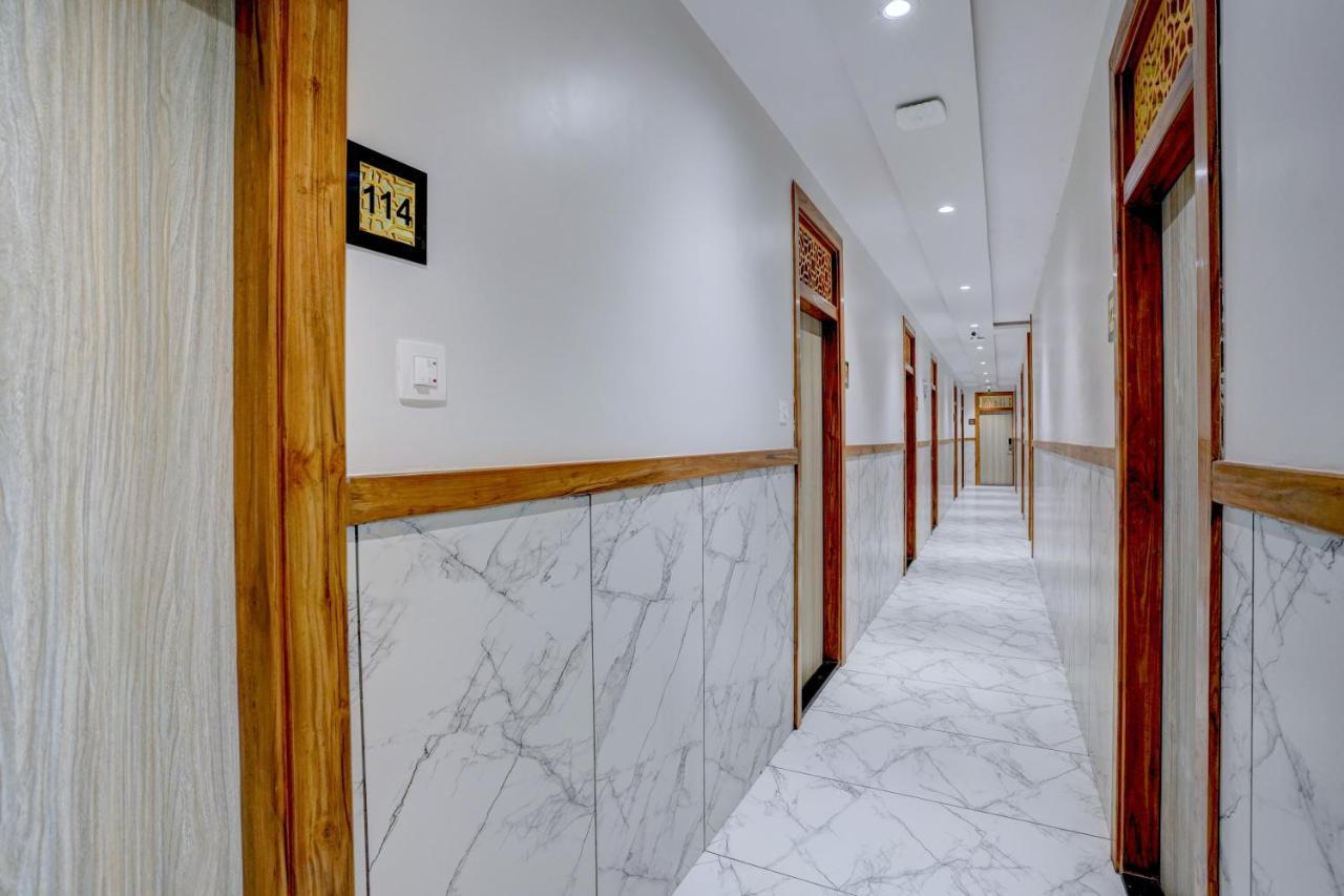 Hotel Arts International Мумбай Екстериор снимка