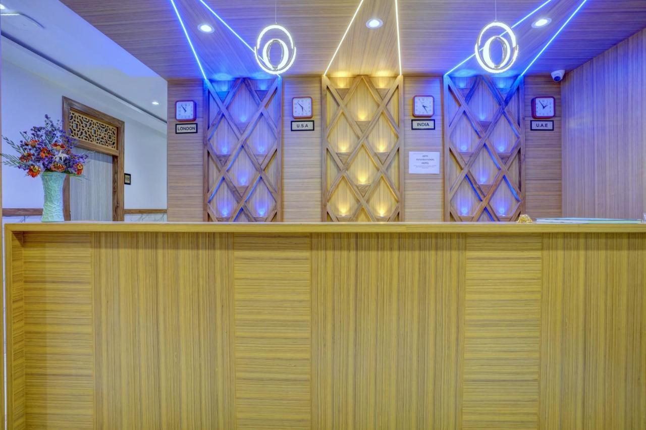 Hotel Arts International Мумбай Екстериор снимка