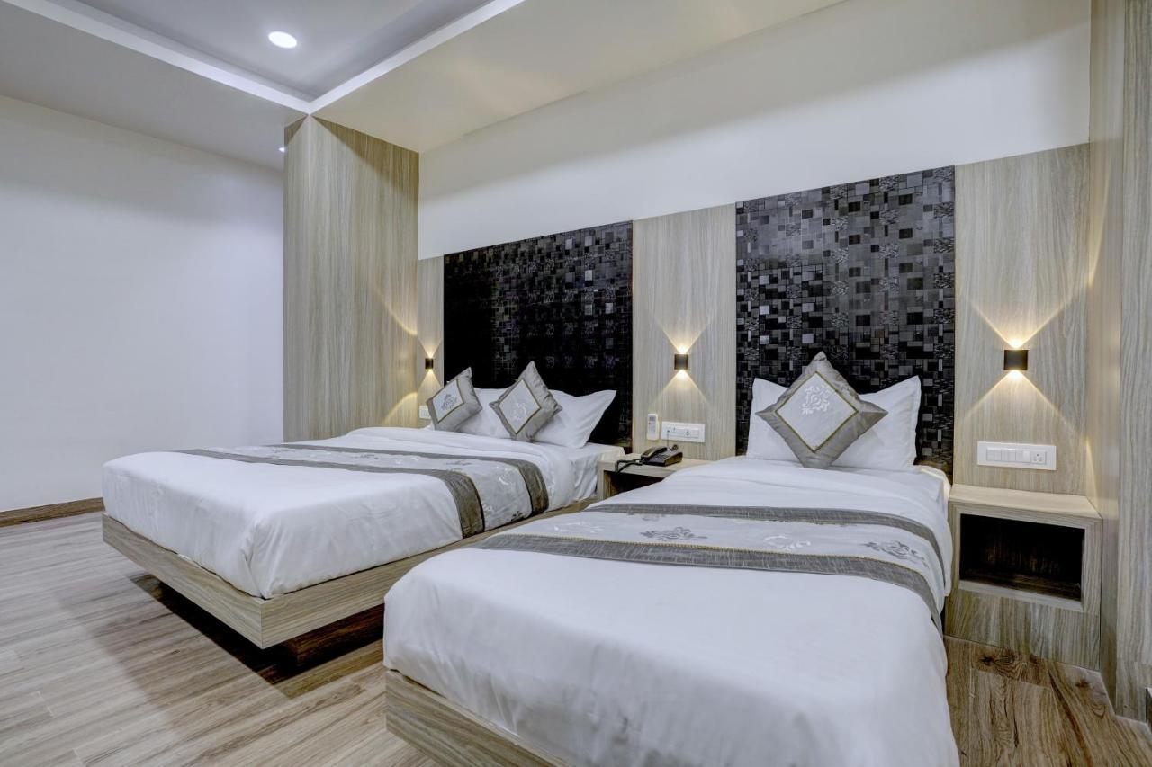 Hotel Arts International Мумбай Екстериор снимка