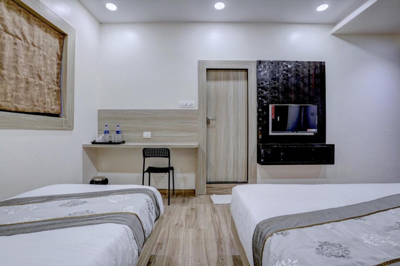 Hotel Arts International Мумбай Екстериор снимка