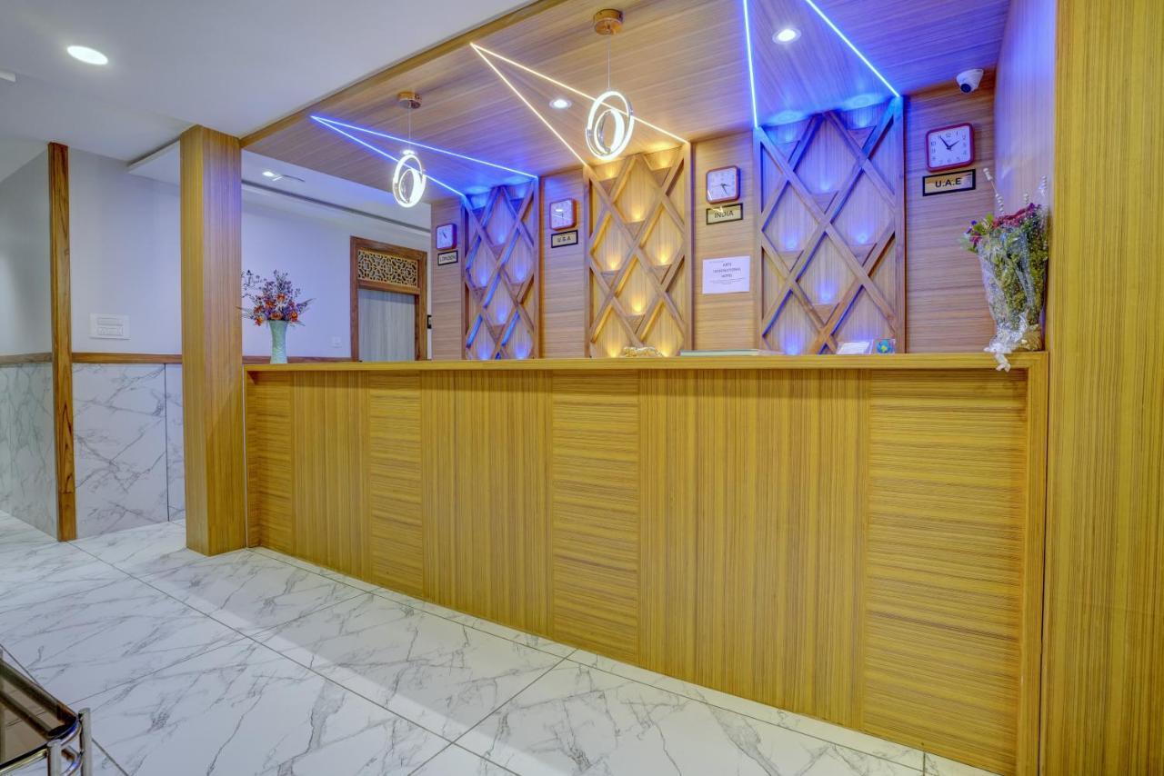 Hotel Arts International Мумбай Екстериор снимка