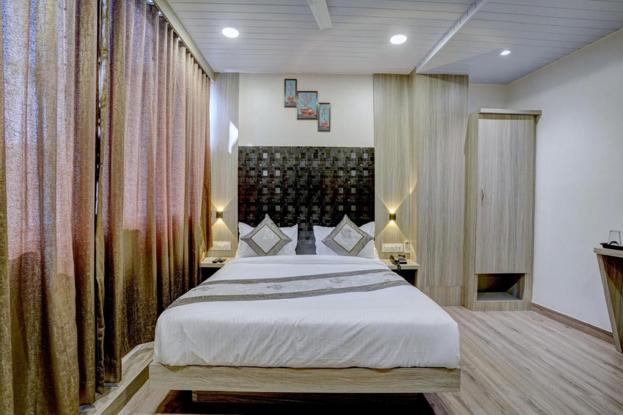 Hotel Arts International Мумбай Екстериор снимка