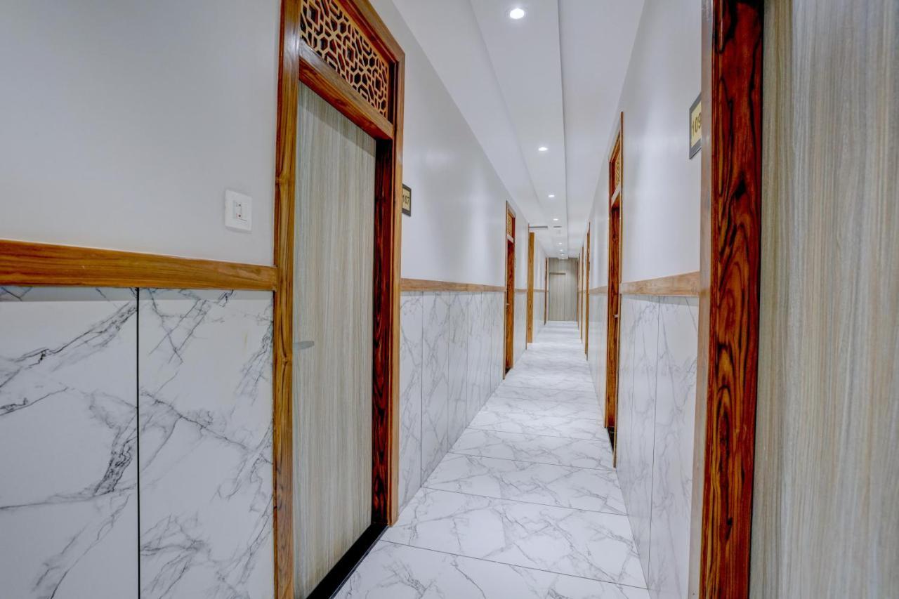 Hotel Arts International Мумбай Екстериор снимка