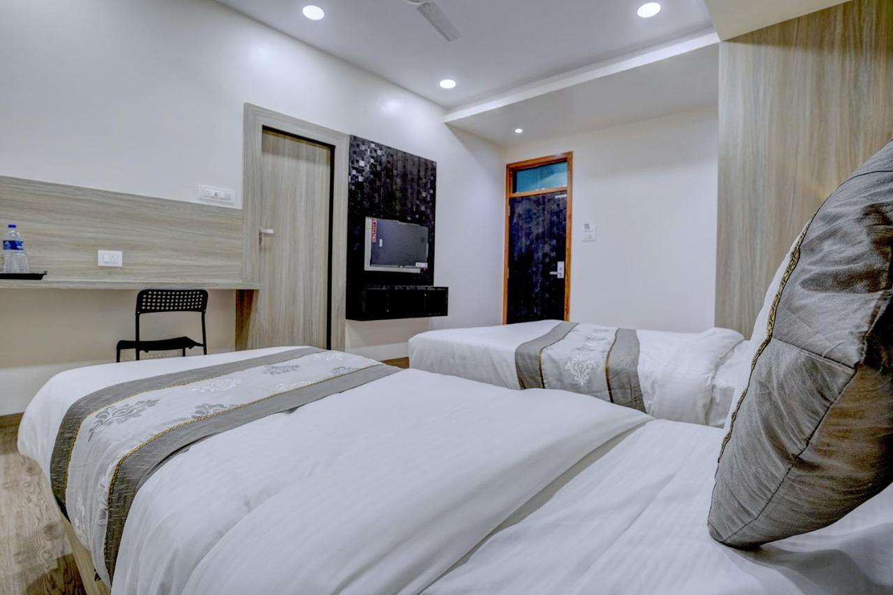Hotel Arts International Мумбай Екстериор снимка