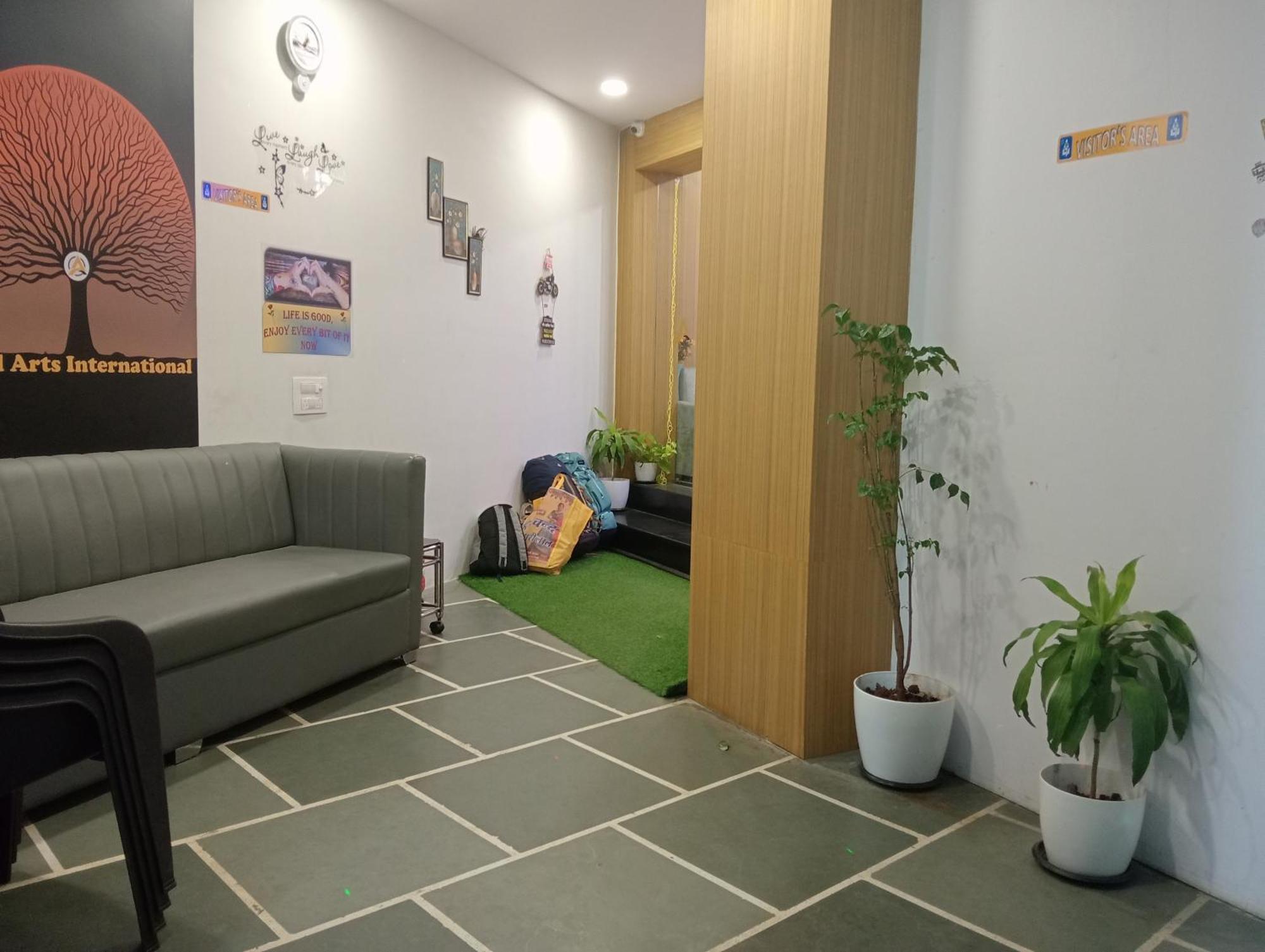 Hotel Arts International Мумбай Екстериор снимка