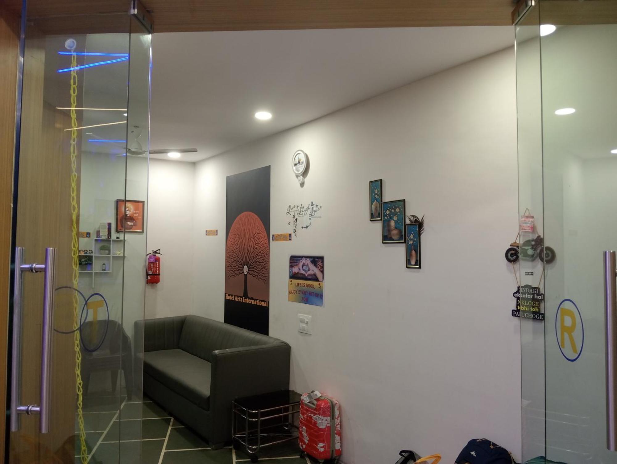Hotel Arts International Мумбай Екстериор снимка