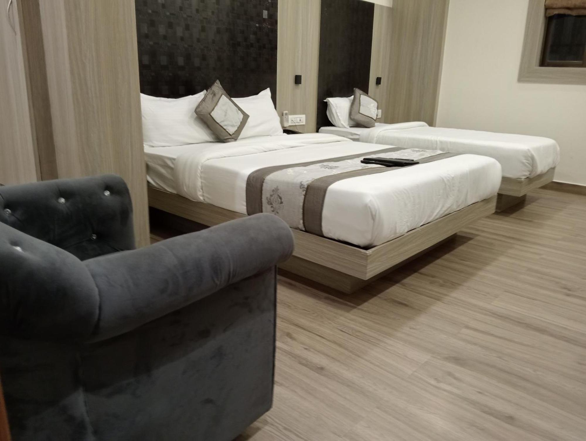Hotel Arts International Мумбай Екстериор снимка