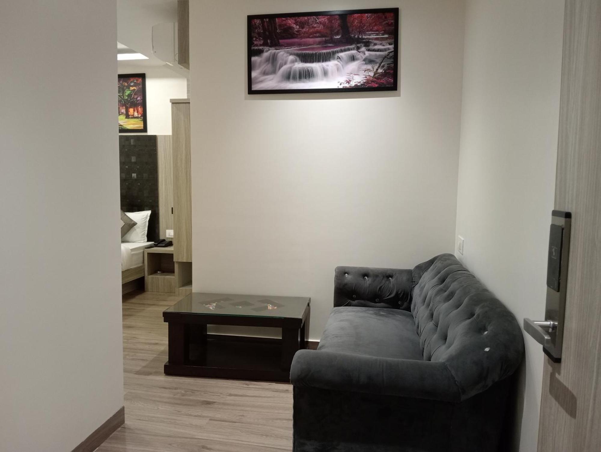 Hotel Arts International Мумбай Екстериор снимка