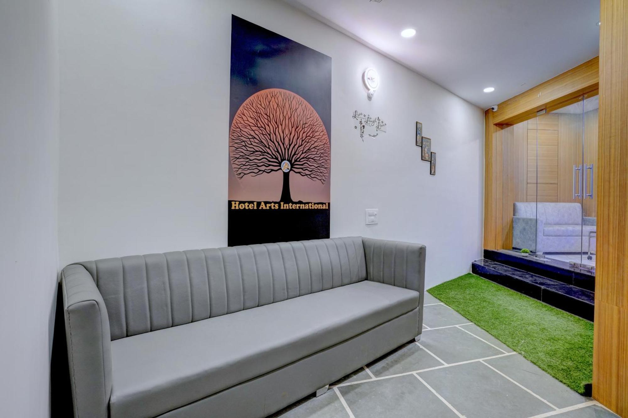 Hotel Arts International Мумбай Екстериор снимка