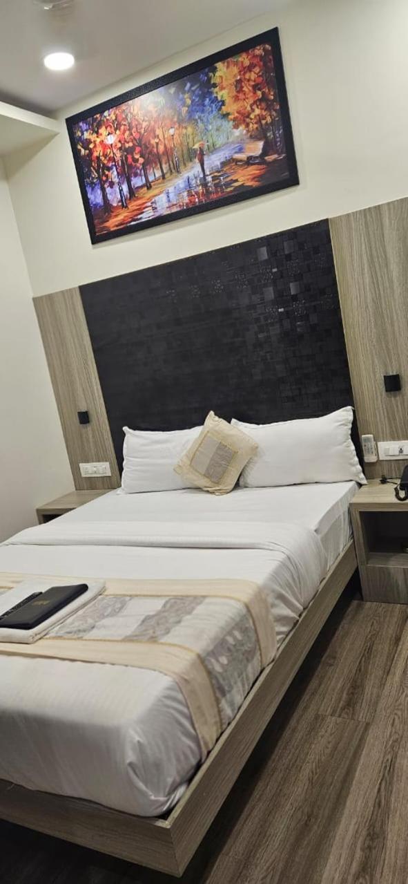 Hotel Arts International Мумбай Екстериор снимка