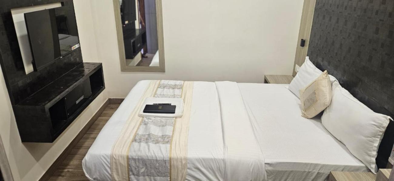 Hotel Arts International Мумбай Екстериор снимка