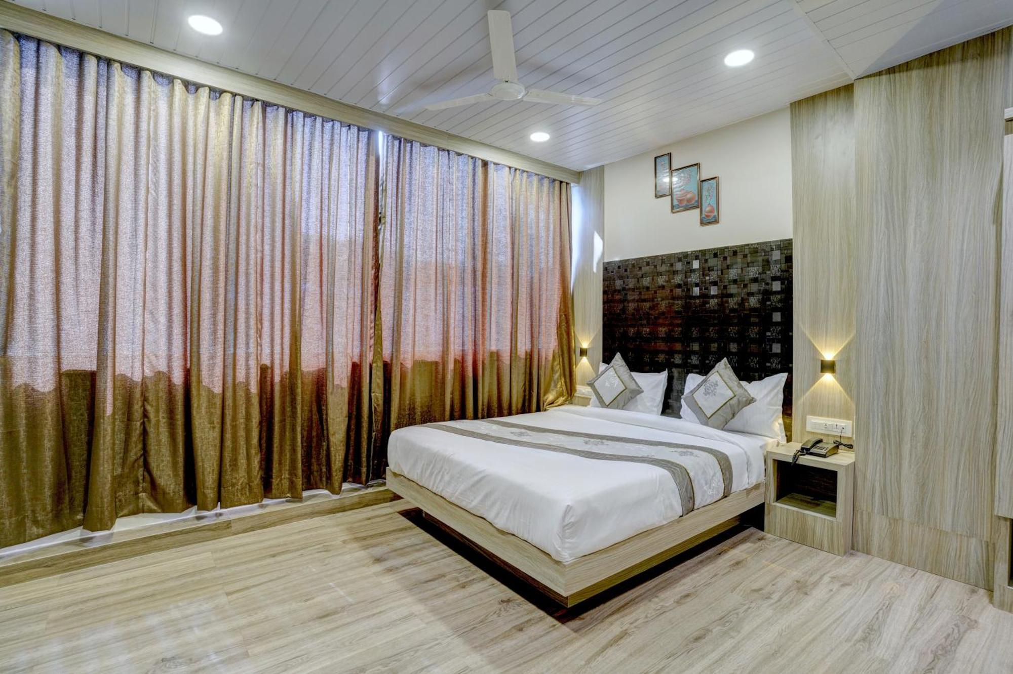 Hotel Arts International Мумбай Екстериор снимка