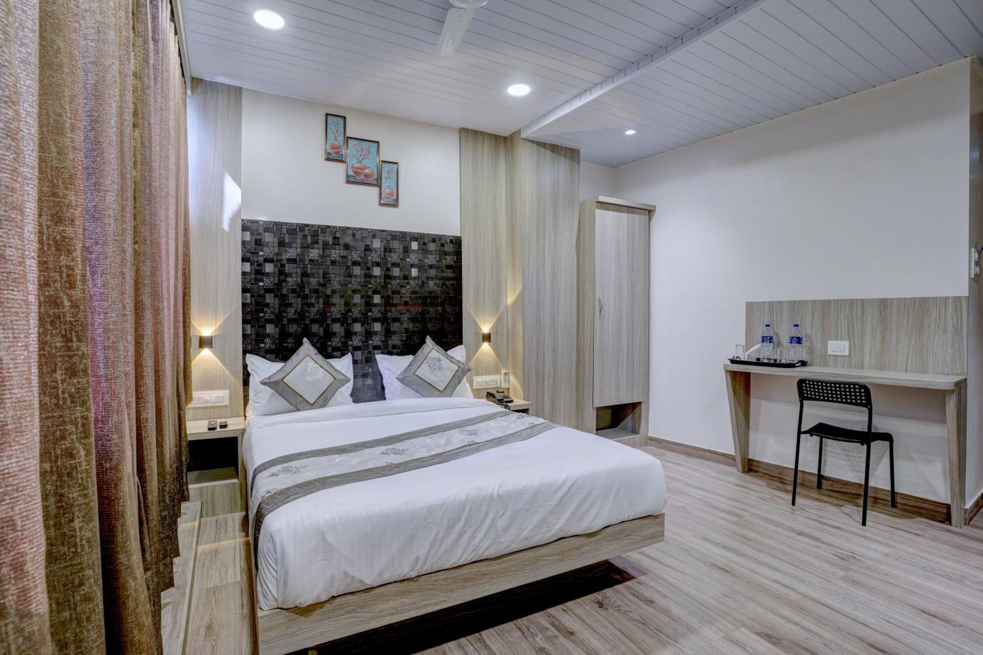 Hotel Arts International Мумбай Екстериор снимка