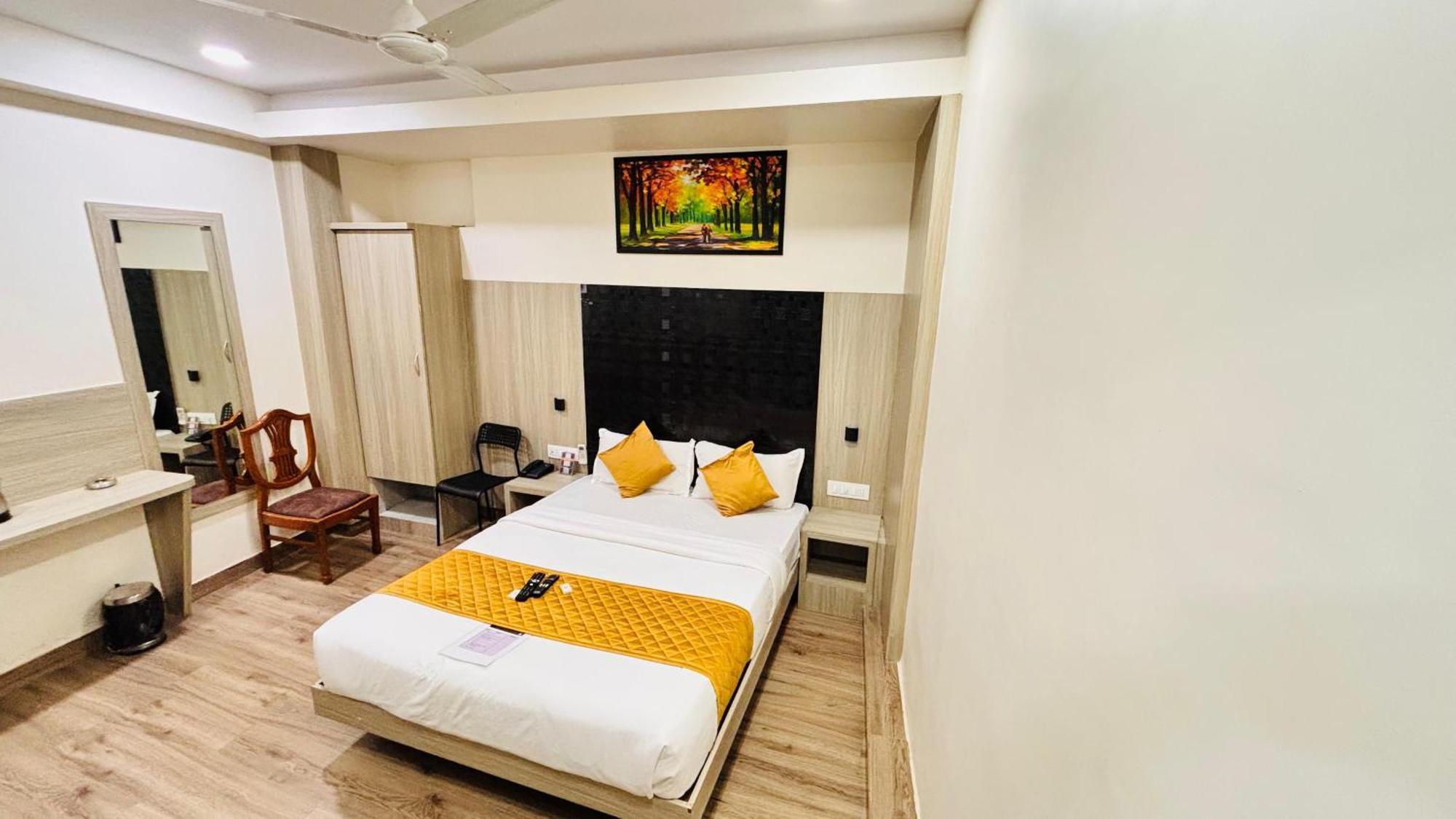 Hotel Arts International Мумбай Екстериор снимка