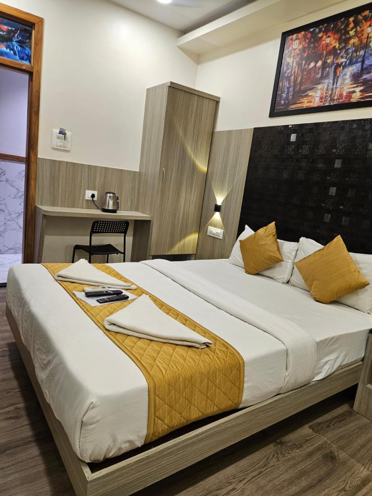 Hotel Arts International Мумбай Екстериор снимка